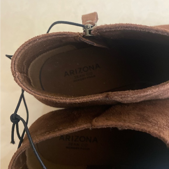 🆕BNWT Arizona Womens Galen Block Heel Zip Booties - Picture 3 of 7